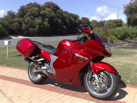 And a year later they unveil this missile. Pin on CBR 1100 XX Super Blackbird