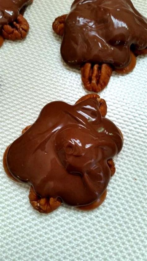 Turtle candies are a chocolate shop classic. How to make Homemade Chocolate and Caramel Pecan Turtles ...