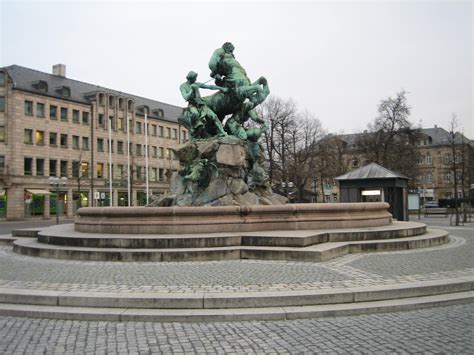 Einst bestand der bahnhof aus zwei. File:Fürth Bahnhofsplatz Centaurenbrunnen.JPG - Wikimedia ...