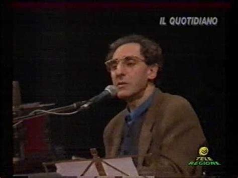 Franco battiato è nato il 23/03/1945 a jonia (catania). Franco Battiato 1995 al Teatro Parioli di Roma incontra studenti e fans ... | Studente, Teatro ...