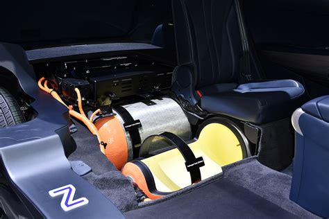 The nexo is hyundai's newest hydrogen fuel cell electric vehicle, replacing the tucson fcev the 2019 hyundai nexo is a bespoke unicorn of a vehicle as it is only available in the united states at. File:Hyundai NEXO Hydrogen Fuel Cell Car beim Autosalon ...