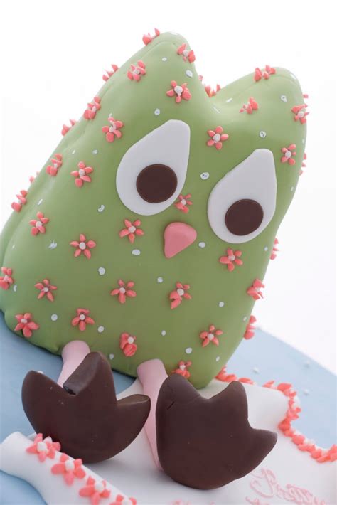 Baby shower cupcakes for girl. The Crimson Cake Blog: Pottery Barn Owl Baby Shower Cake