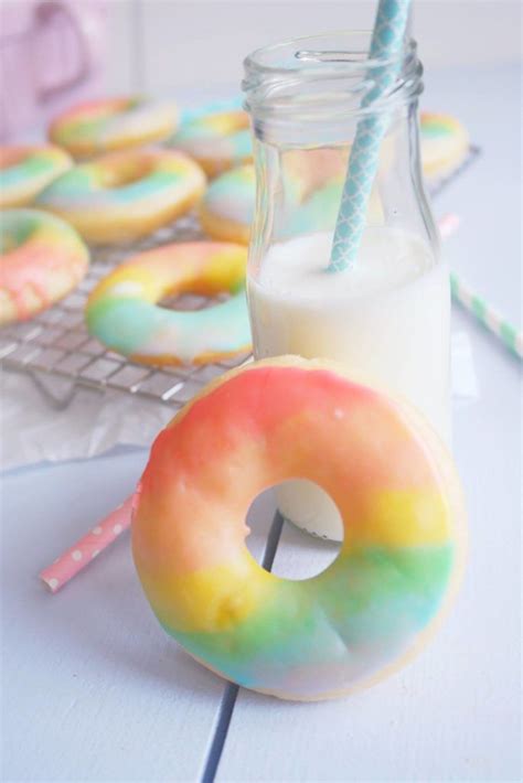 Über 32 bewertungen und für köstlich befunden. » Rainbow Donuts aus dem Backofen - LadyApplePie | Donuts ...