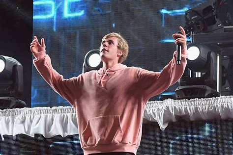 You can also upload and share your favorite justin bieber 2020 justin bieber 2020 wallpapers. Justin Bieber Announces 2020 Tour Dates, Docu-Series and ...