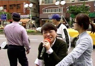 The site owner hides the web page description. 台北市长候选人周玉蔻大闹谢长廷竞选总部(图)_新闻中心_新浪网
