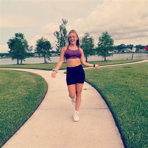 teen mom mackenzie mckee flaunts her tiny frame in sports bra and shorts for new photos after