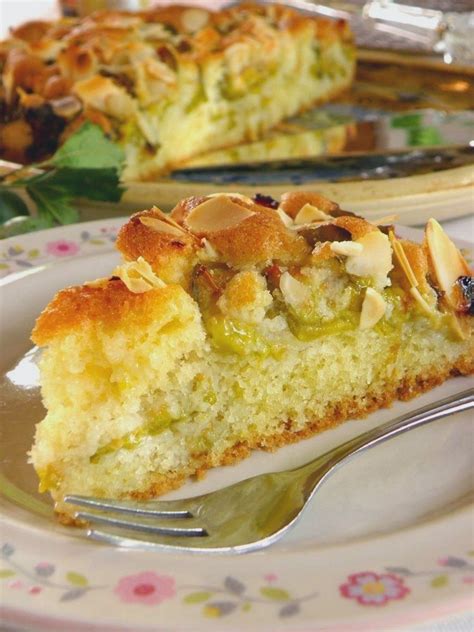 Für unseren kuchen, oder besser gesagt sahne rolle müsst ihr euch nicht lang in der küche quälen. Reineclauden-Schlupfkuchen mit Mandeln. Ganz einfach und ...