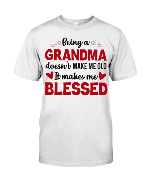 being a grandma doesn t make me old it makes me blessed t shirt pullover hoodie crew neck