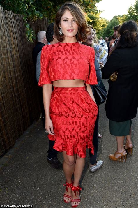 Gemma Arterton Shows Off Toned Tummy In Cropped Top At Serpentine Party Daily Mail Online