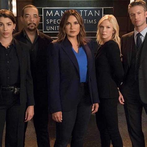Mariska Hargitay Christopher Meloni Stephanie March And More Law And Order Svu Cast Members Will