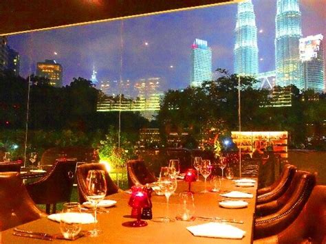 Restoran kudu chowkit adalah sebuah restoran menarik yang menjadi pilihan ramai terutama sekali untuk waktu makan tengahari, di mana ramai pelanggan sanggup beratur panjang untuk menikmati nasi kandar yang tersedap di kl. 20 Tempat makan menarik di Kuala Lumpur! Memang sedap sangat