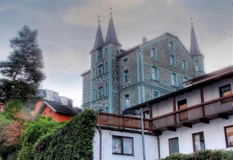 Because this is where the three major rivers in germany meet. Die Glasscherbenvilla in Passau | Deutschland mal anders
