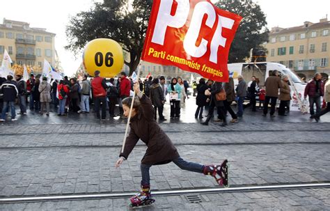 Découvrez nos offres qui vous sont réservées ! "Etre jeune communiste en 2016"