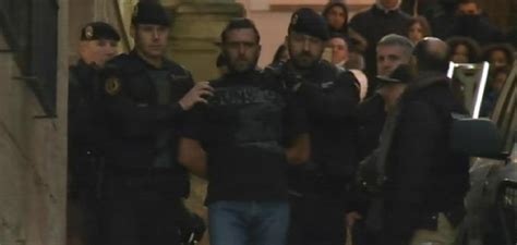 L'ergastolo è una pena detentiva a carattere perpetuo inflitta a chi ha commesso un delitto particolarmente grave. Igor, pg chiede conferma dell'ergastolo - Cronaca - ANSA