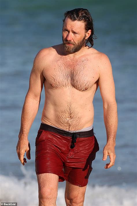 Joel Edgerton Goes Shirtless At Bondi Beach During Workout Daily Mail