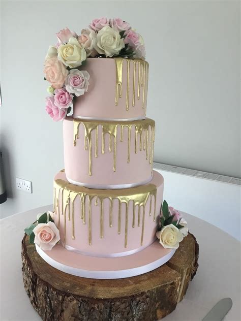Check out our cake for engagement selection for the very best in unique or custom, handmade pieces from our shops. 11 Steal-Worthy Metallic Gold Wedding Cake Ideas