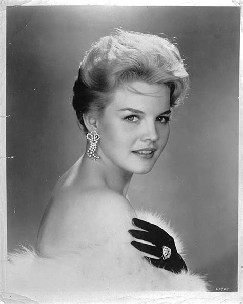 Carroll Baker In Fur 8x10 Photo J2132 At Amazons Entertainment