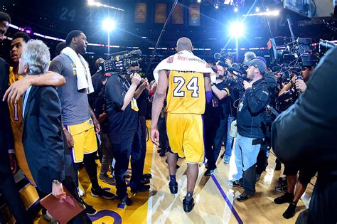 Kobe Drops 60 In His Final Game The Warriors Break The Wins Record