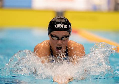 Florian wellbrock nahm sich die schwimmkappe vom kopf, atmete ein paar mal durch und gratulierte dann fair dem olympiasieger. Jessica Steiger - Road to Tokyo