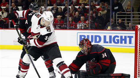 Boston vede v sérii 2:1 na zápasy. Mrázek vychytal v NHL nulu, zářil i Nečas | Barrandov.tv