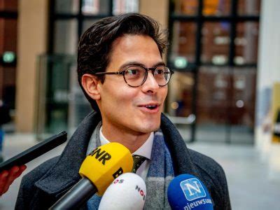 Rob jetten is nu een jaar fractievoorzitter van d66 en er is sindsdien veel veranderd. Rob Jetten is een 'groene radicalo' die nooit de ...