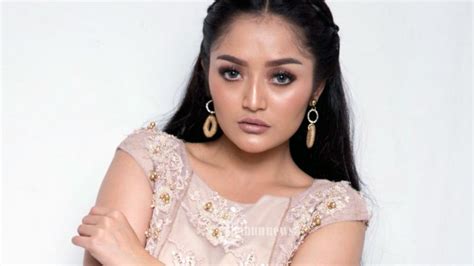 (en) opere di walter siti, su open library, internet archive. Single "Lagi Syantik" Milik Siti Badriah Jadi Fenomenal ...