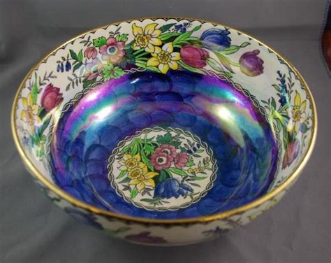 Bastery bowl with floral pattern. Vintage Maling iridescent bowl, with floral pattern, 21 cm ...