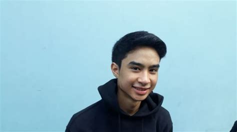 Lalu post foto dua kali trs langsung delete lagi. Bikin Video Ciuman, Putra Iis Dahlia Mengaku Cuma untuk ...