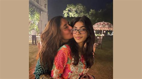 kareena kapoor adorably kisses karisma kapoor s daughter samaira in new pic her caption is too