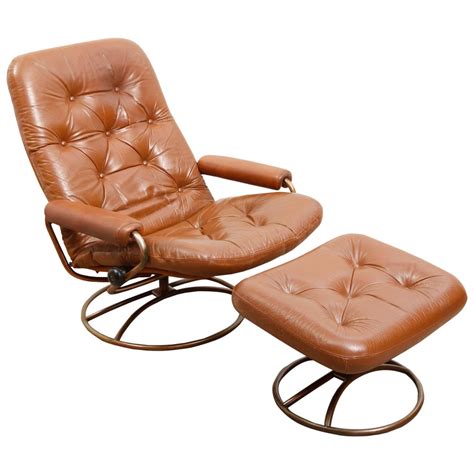 Buy designer dining chairs including charles eames, eileen gray, arne jacobsen, hans wegner for the best price at swivel uk. Bruno Mathsson Swivel Lounge Chair with Ottoman at 1stdibs