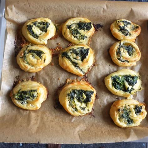 Spinat und Feta Blätterteigschnecken Vegetarisch