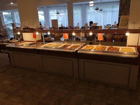 Acestea ofera in cadrul programului pachete turistice de sase nopti de cazare cu preturi incepand de la 199 lei/persoana/sejur. Litoralul pentru toti 2020 Mamaia Hotel Dorna*** Pico Mar ...