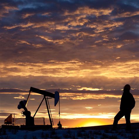 Unlocking the benefits of a tailored upstream operating model | McKinsey