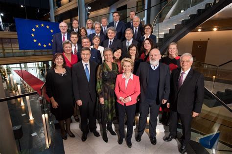 Zum einen müssen wir vorbeugen und anreize und möglichkeiten zur erwerbstätigkeit der eltern schaffen, zum anderen die vereinbarkeit von beruf und familie stärken. Another tough year ahead for the von der Leyen Commission ...
