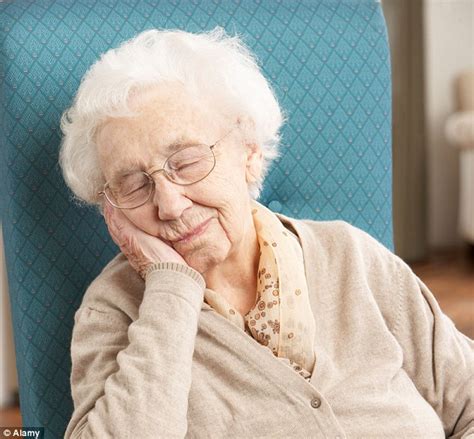 Sleeping Badly In Old Age Could Spark Dementia Daily Mail Online