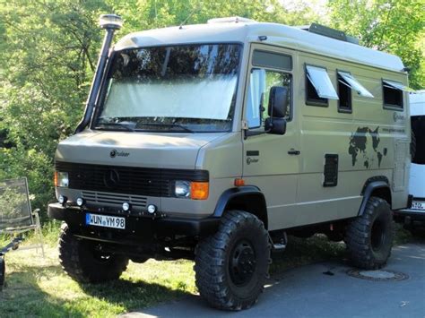 Die praktischen und robusten geländewagen sind wendig und bieten je nach ausführung schlafgelegenheiten im inneren des fahrzeugs, in praktischen dachzelten oder zelten. Stoere 4WD Mercedes bus - Nachrichten Finanzieren ...