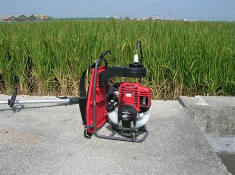 Seputar mesin rumput, cara, tips menggunakan mesin rumput yang baik dan benar. Harga Mesin Potong Rumput Honda GX35T Januari 2016