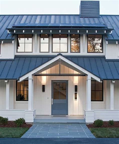 There is no absolute prototype for a farmhouse, but most of us can recognize one when we see it. nice 60 Beautiful Modern Farmhouse Exterior Design https ...