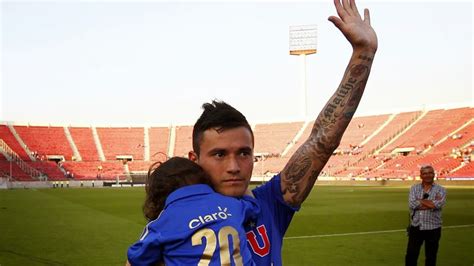 Charles aranguiz, también es considerado. DESPEDIDA CHARLES ARANGUIZ ~ Cultura Azul