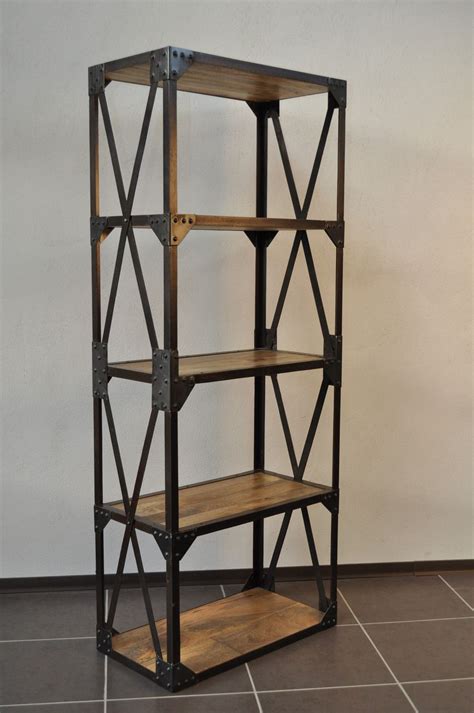 Cette étagère dans un style industriel, est un meuble confortable avec. Étagère industrielle structure acier et bois en 2020 | Etagere bois metal, Etagere industrielle ...