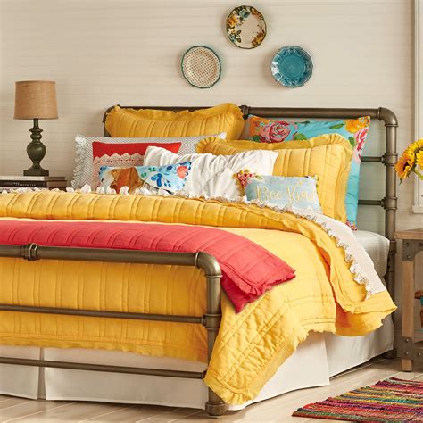 At beddable, we offer three bedding sets so you can pick the one that best suits your needs. Mix and Match Magic: Bedding by The Pioneer Woman | Woman ...