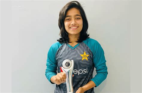 Fatima Sana Receives Her Icc Emerging Cricketer Of The Year Trophy