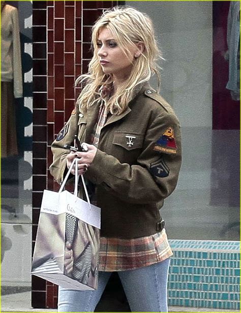 Aly Aj Michalka Aritzia Shopping With Mom Carrie Photo