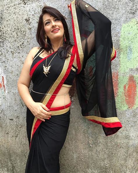 Falguni Rajani Looks Stunning In Black Saree See Gulfam Kali Raise