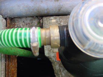 Schalten sie als erstes die pumpe ab und nehmen sie eine optische kontrolle der gesamten anlage vor, bei der sie auf lecks und andere auffällige. Gardena Pumpe 4000/4 zieht kein Wasser - das unabhängige ...