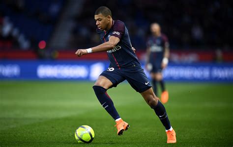 La prétention, c'est plutôt de se vanter de viser des choses qui ne sont pas du tout à ta portée, qui ne sont pas pour toi. Mbappe scores and sees red as PSG beat Nimes - Sports ...