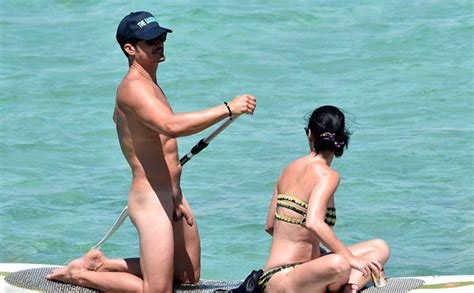 OMG He S Naked Orlando Bloom On A Paddle Board Omg Blog The