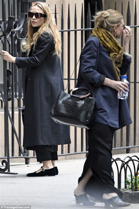 Mary Kate And Ashley Olsen Flash 60k Worth Of Luxury Handbags In New