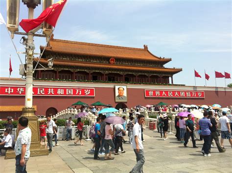 (mainland china, humorous, slang) fly (strip of material at the front of a pair of trousers, pants, etc.) アメリカ大学教員の日記: 天安門