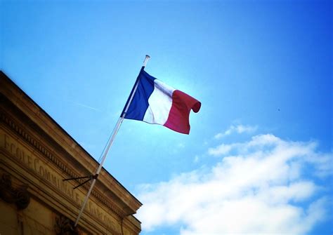 Et on parle toute une heure: Drapeau français pour les écoles - Fabricant de drapeaux